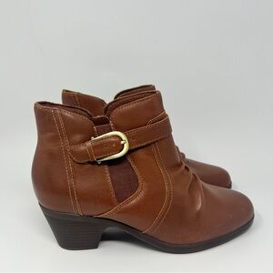 Clarks Emily Boots
Size 9